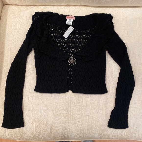 NWT.  Tequila Solo Aigle Soft Black Open Knit Sweater with Flower Pin 4 closure - Picture 8 of 14